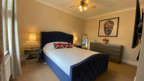 Luxurious Spacious Quiet near Beaches and Town